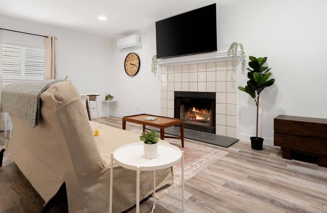 Chic Remodeled 3BD|2BA House w/ Huge Outdoor Space