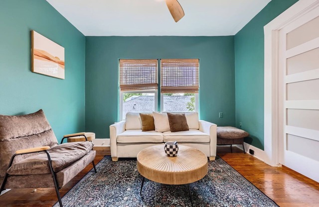 Chic Retreat in Historic Oak Cliff – Cozy&Central!