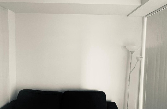 Chic Retreat Pet & Smoke-Friendly, Balcony Views, Prime Location