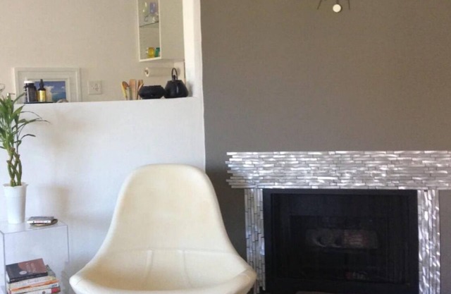 Chic retro apartment 5 min from LAX airport 7 min to the beach