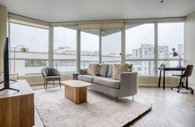 Chic Rincon Hill 1BR w/ Gym & Lounge, walk to Embarcadero, by Blueground