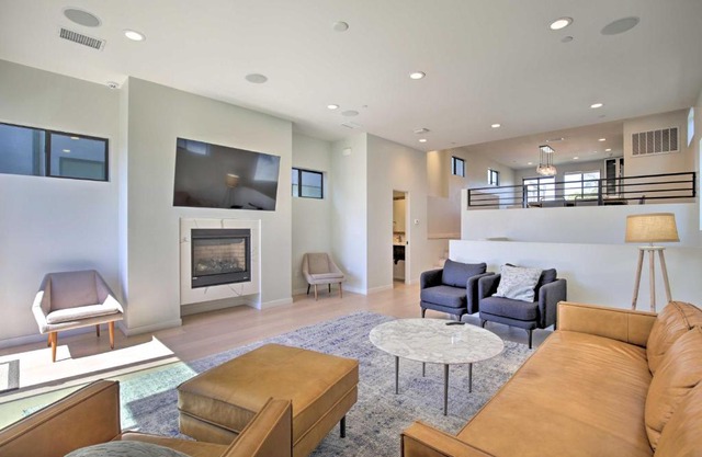 Chic San Diego Abode Rooftop Balcony and Bay Views!
