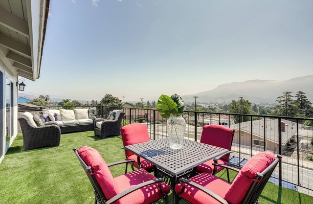 Chic Santa Paula Home w/ Mountain & City Views!