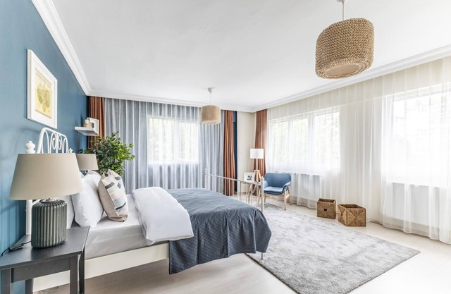 Chic Sea View Flat on Bagdat Avenue in Bostanci