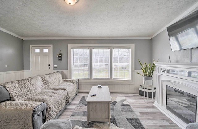 Chic Seneca Falls Home on Cayuga Wine Trail!