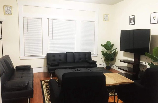 Chic & Serene 4 Bed Apt w/ Wi-Fi