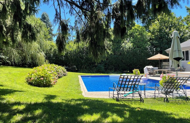 Chic, Serene, Sunfilled, Renovated Retreat. Verfügbar für / zu Fuß in die USA Op