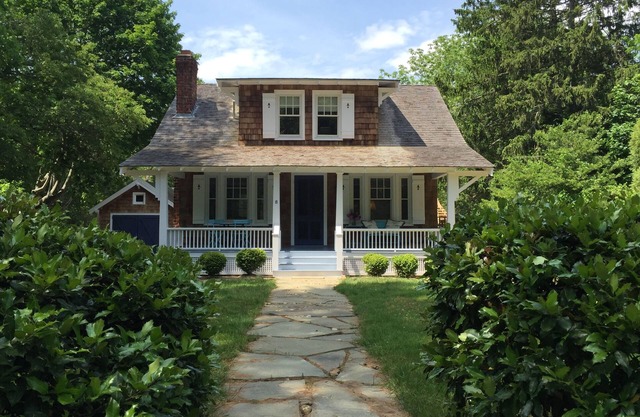 Chic Shelter Island Home, Pool und Gärten