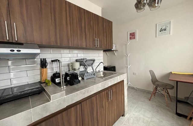 Chic Shelter/Room/Bathroom/Stylized Kitchen