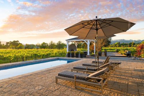 Chic Sonoma Oasis w Pool Bocce Hot Tub Minutes to Downtown