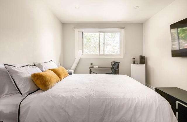 Chic, Spacious Home off Yonge St