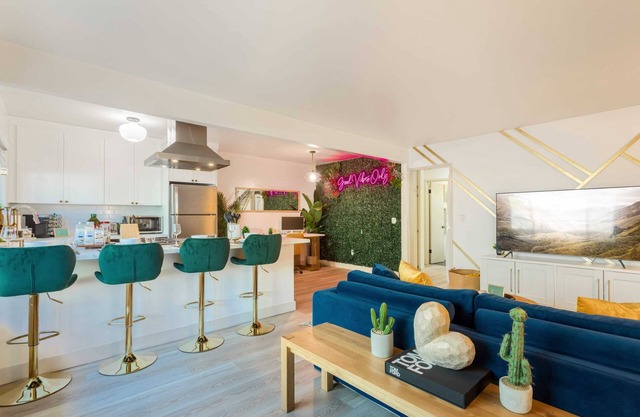 Chic Stay in the Heart of Hillcrest