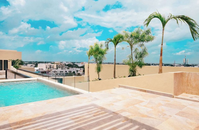 Chic Studio 4 Blocks from Beach!
