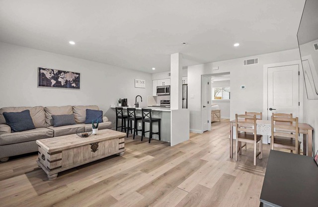 Chic & Stylish 1BR Retreat near Zilker Park
