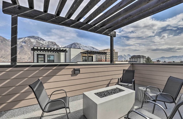 Chic & Sunny Provo Townhome w/ Rooftop Deck!