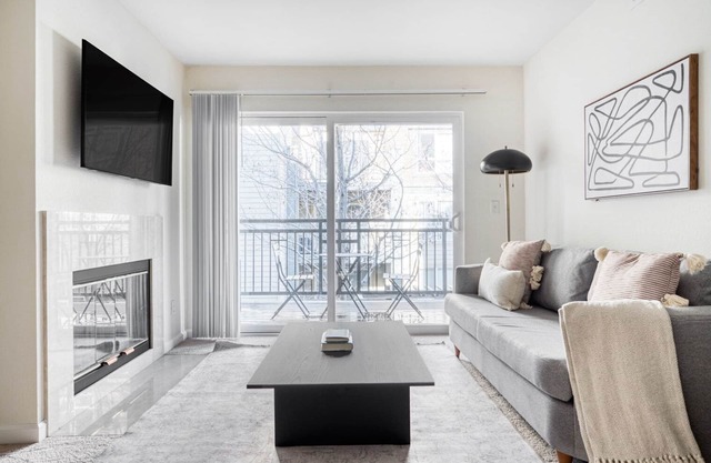 Chic Sunnyvale 1BR w/ Gym, W/D & Coworking, walk to Google, by Blueground