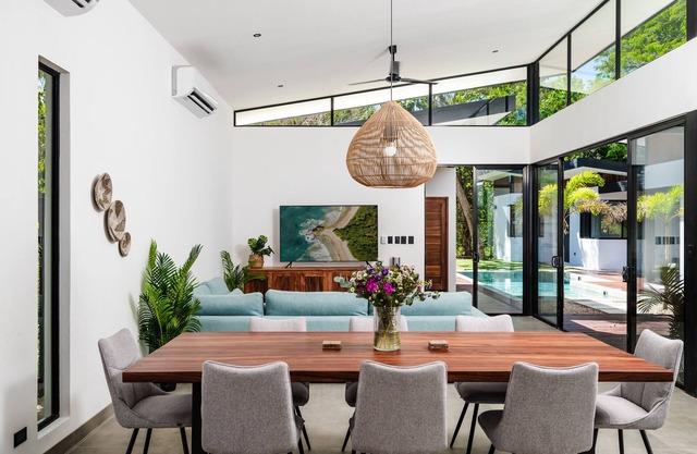 Chic Surf House with Private Pool, 4 Minutes walk to the Waves