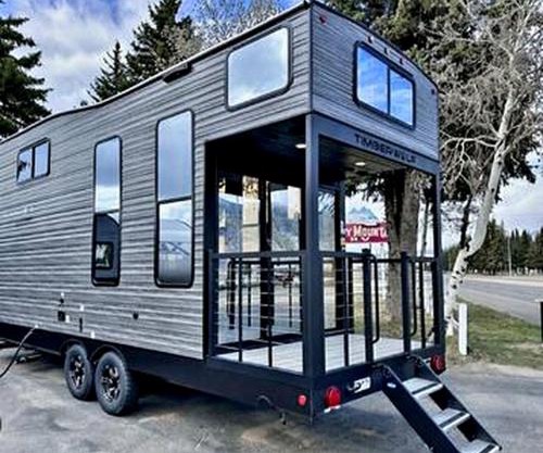 Chic Tiny House with Lofted Interior Perfect for a Family Escape in Texas