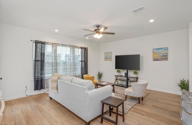 Chic Townhouse by LSU