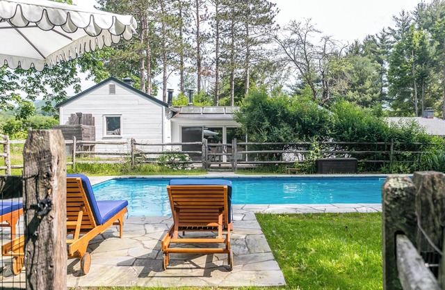 Chic Country Compound mit 2 Häusern - Saline Pool, Hot Tub & Feuerstätten