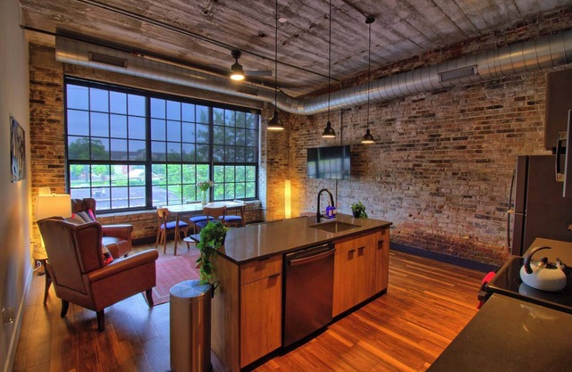 Chic Ultramodern Loft Suite w/Designer Features