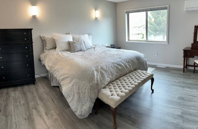 Chic Updated Townhouse | Hot Tub | Pet-Friendly | 15 Mins to Anywhere in Bozeman