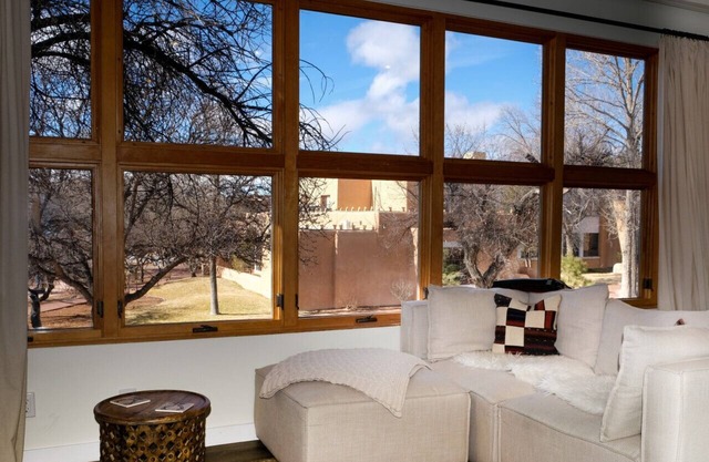 Chic View Loft at Historic Plaza - Spacious 470 Sq Ft