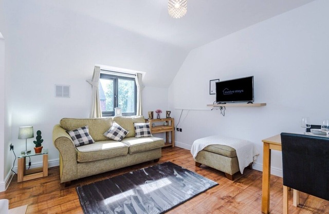 Chic Warrington House with Parking | Full Equipped