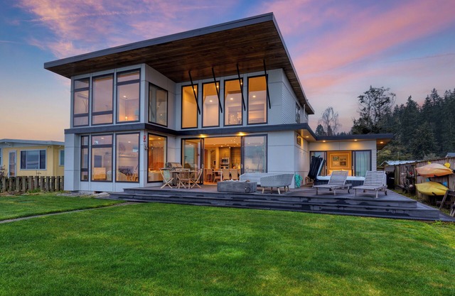Chic Whidbey Island Waterfront Home w/ Hot Tub, Firepits + Views