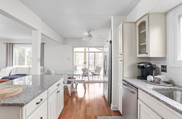 Chic Zionsville Home | Sleeps 8 | Nr Downtown