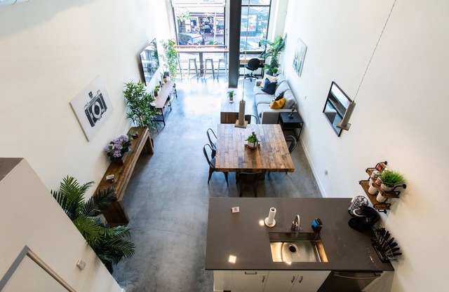 Chic1BR family & pet friendly. Centrally located, Tesla Charging on site.