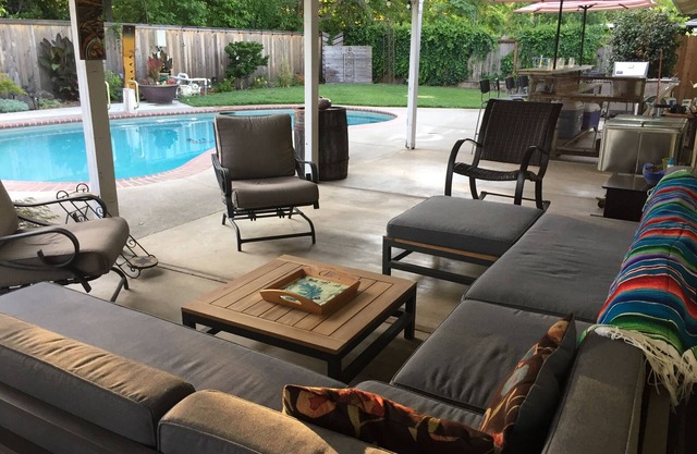 Chico Family Retreat mit Pool ~ Boccia ~ Whirlpool ~ Lounge. In der Nähe des Parks, der Innenstadt und der CSU