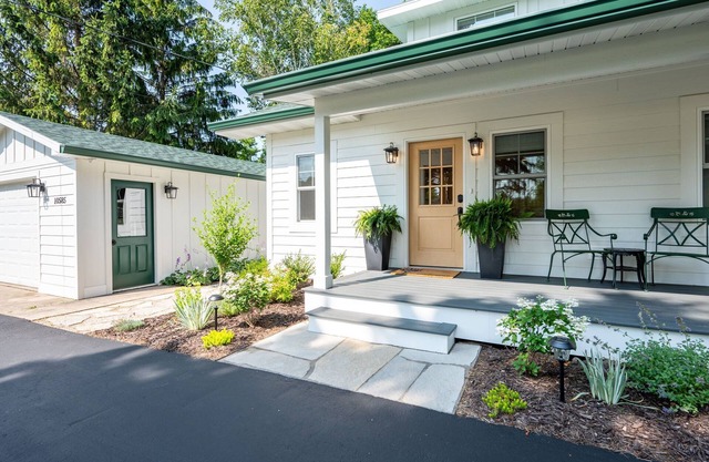Chicory Hill: Private Ensuite Rooms, Cozy Firelight & Game Rm Fun for All Ages!