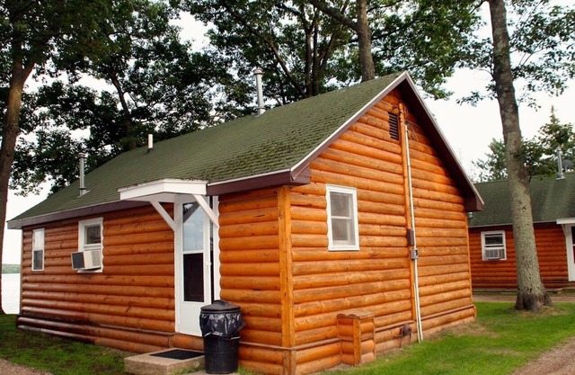 Chief Lake Lodge Resort Cabin #4