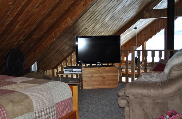 Chief Mountain Lodge, wo die Prärie auf die Berge trifft. 15 Minuten. von Waterton