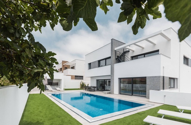 Chill House - Villa with playing room and at 3km away from the beach
