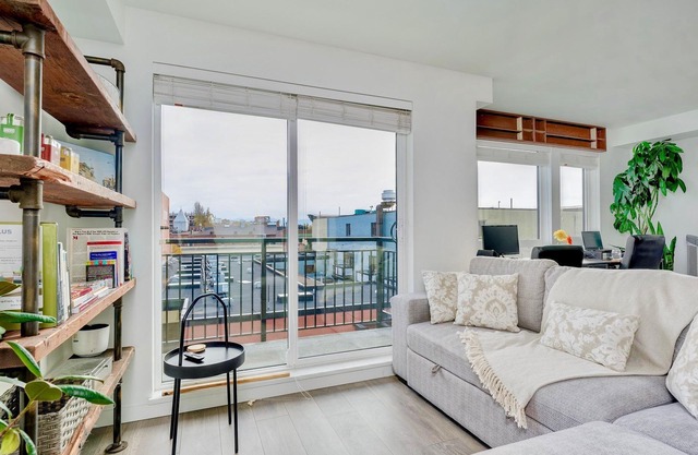 Chinatown Gem - Sunny South-Facing Suite in Historic Chinatown by Victoria Prime!