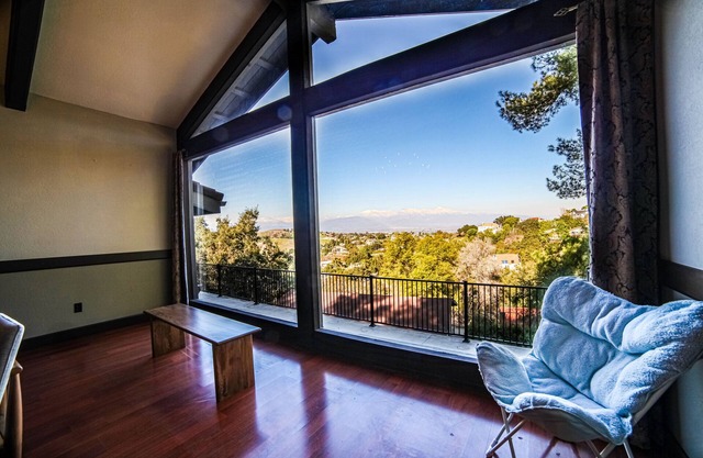Chino Hills Sanctuary Views & Sauna/Vacation house/3B2.5Ba/