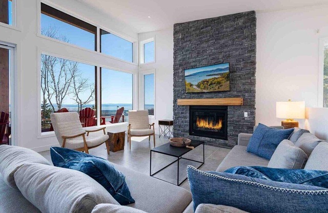 Chinook 166 | Spectacular views, Pool table, spa