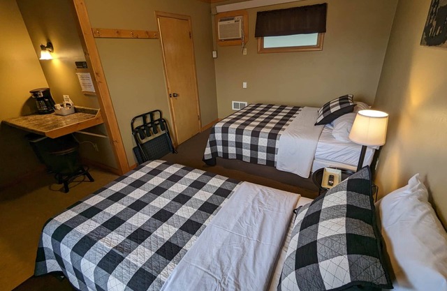 Chip-Wa Lodging Room 4