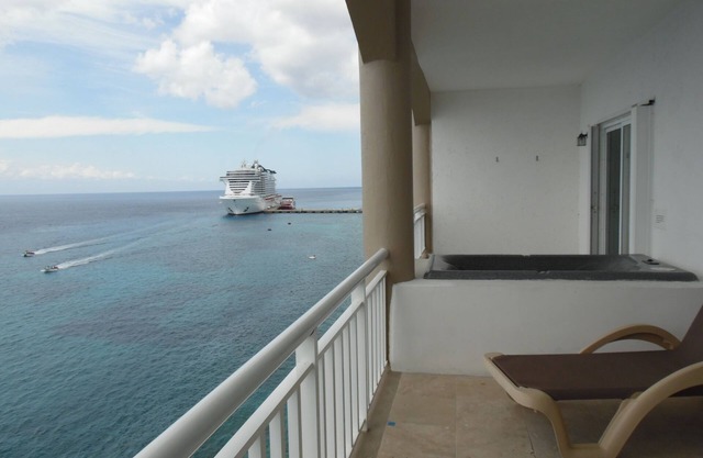El Cantil CHOCOLATE - Ocean Front Zwei Schlafzimmer Penthouse