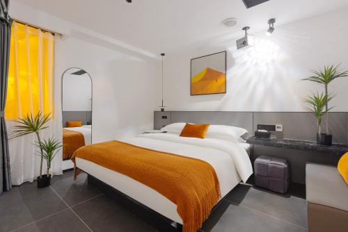 Chongqing ACE Designer Hotel (Guanyinqiao Pedestrian Street)
