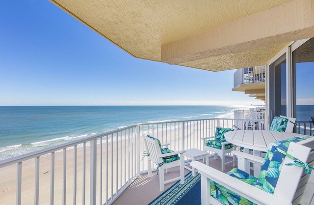 ☀ BEAUTIFUL OCEANFRONT CONDO ☀ Heated Pool -NO DRIVE BEACH -Beach Items Provided