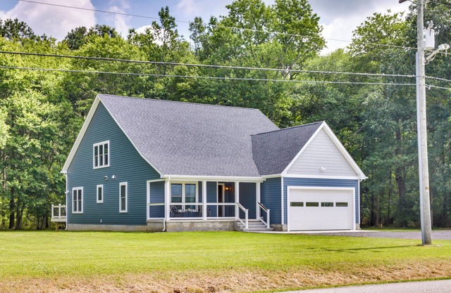 ‘Christy's Cottage’ w/ Hot Tub - 2 Mi to Beach!