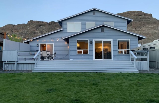 Chukar House of Sunland Estates, 10 minutes from The Gorge