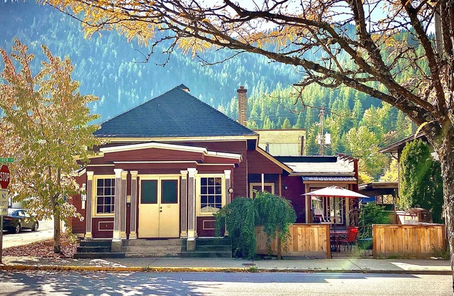 ★ Church House ★UNIQUE 2bd converted historic Wallace chapel, walk to everything