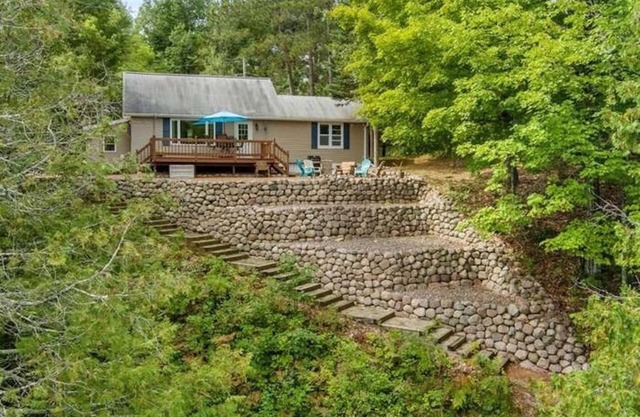 Charming 4-Bed Lakefront Cottage on Chute Pond – All-Season Fun Awaits!