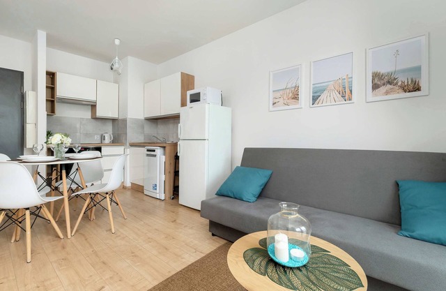 Chylońska 104 | Gdynia | Apartment in Weiß und Beige | Fitnessstudio im Freien