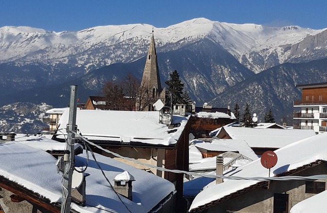 Ciabot la Garitula central near chairlift, sunny garden, wifi