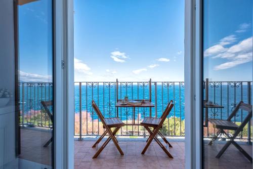 “CIELO E MARE”, CASETTA NEL CUORE DEL BORGO ANTICO/“SKY & SEA”, CHARMING IN THE HEART OF OLD VILLAGE